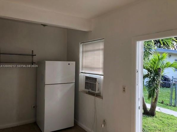 471 SW 10th St APT 5
