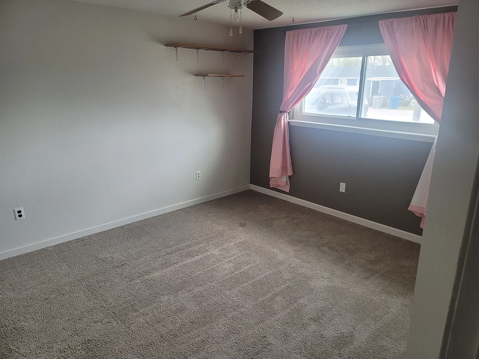 1 bed, 1300 sqft, $750 — Photo 1