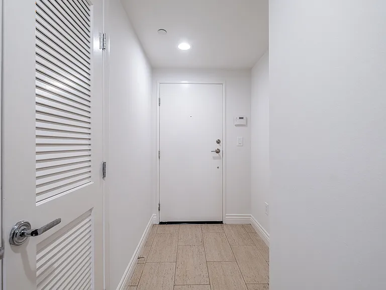 147 S Doheny Dr #303 — Photo 8