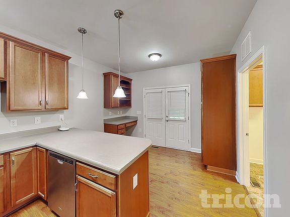 5th image of 8203 Knollwood Cir