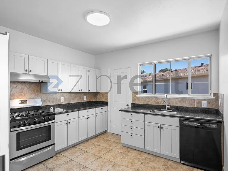 444 Lux Ave — Photo 11