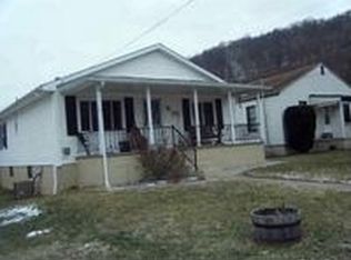 131 Helen St, Paden City, WV 26159