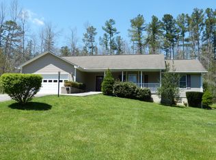 717 Yonside Dr, Pleasant Hill, TN 38583