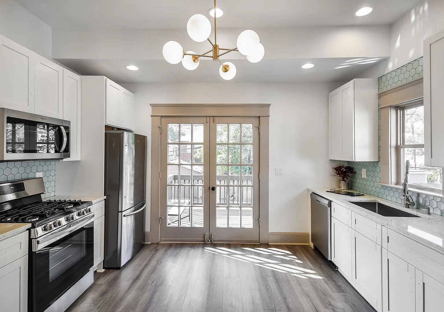 $400 Move In Special: Beautifully Updated Midtown Studio Apartment Walking Distance to Piedmont P... — Photo 1