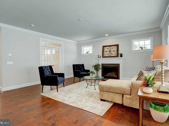 5th image of 111 Greenhedge Dr