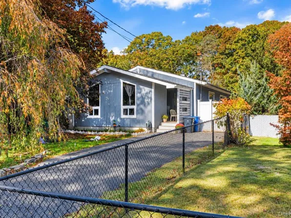 143 Meadowmere, Mastic, NY 11950
