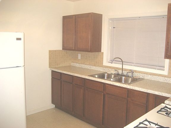 5th image of 215 Hyde Park Ave