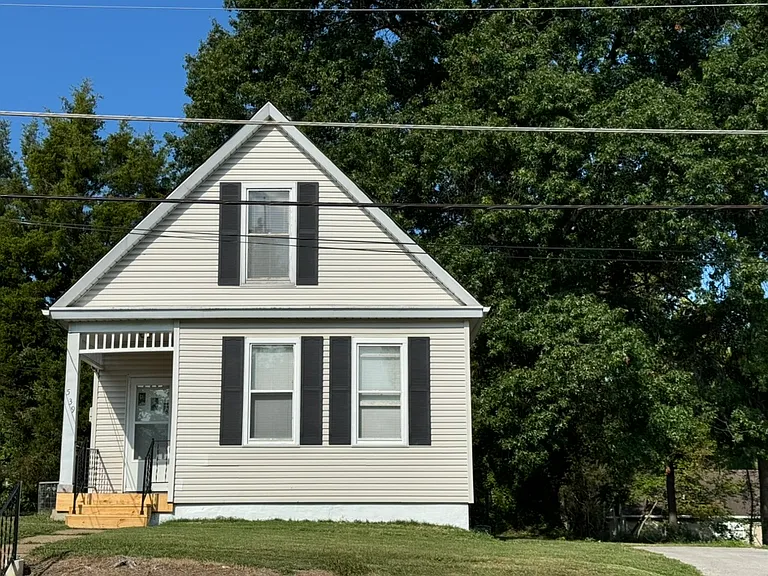 539 N Elm Ave — Photo 1