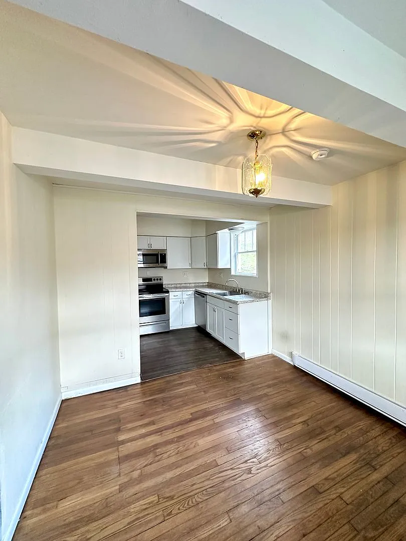 2 Bed 1 Bath home in Beechview - Close to Downtown, Public Transit - Available June — Photo 4