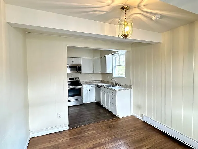 1528 Dagmar Ave — Photo 4