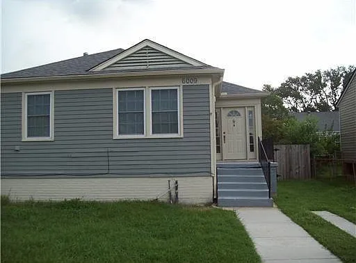 6009 Vermillion Blvd #B — Photo 1