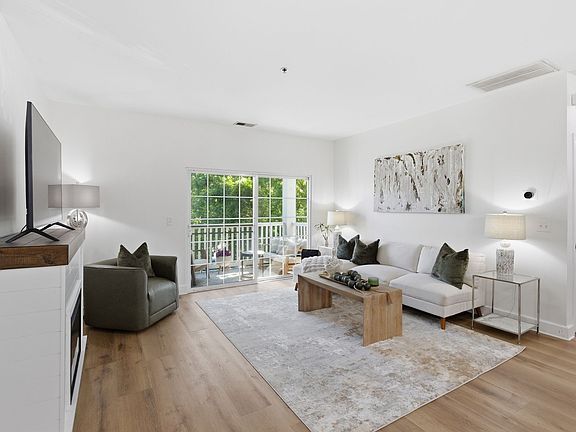4th image of 7003 Lenox Village Dr APT B9