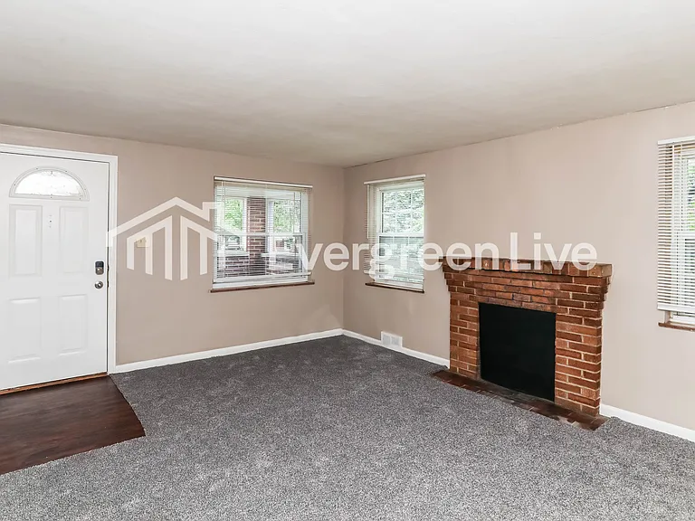 1557 Pasadena Ave — Photo 4