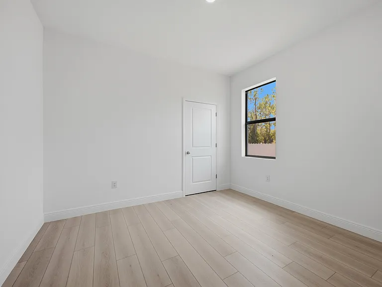 8010 Sandalwood Ln — Photo 17