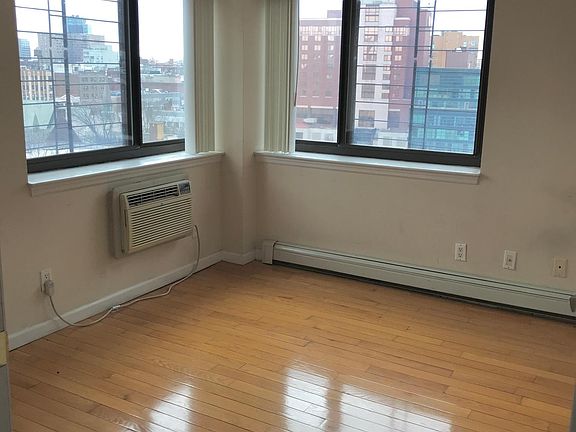 4th image of 36-36 Prince St #8C