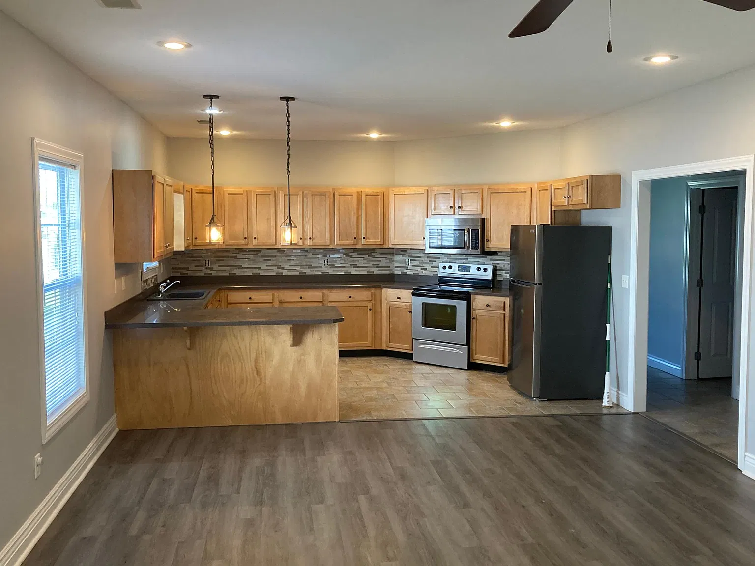 2 bed, 1200 sqft, $1,250 — Photo 3