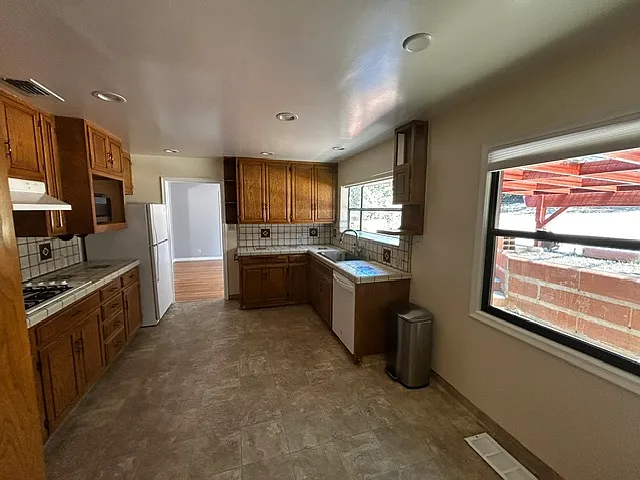 12240 New Airport Rd — Photo 27