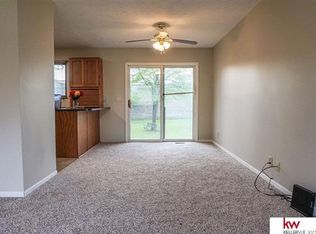 7737 Greenleaf Dr, Papillion, NE 68128