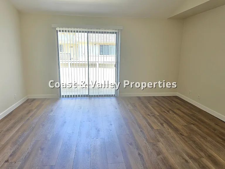 776-780 Nacional Ct — Photo 10