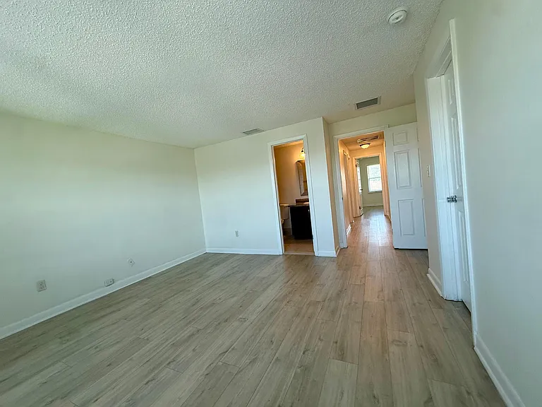 323 Gulfstream Rd — Photo 12