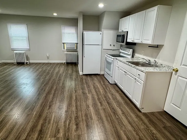 44 College Pl — Photo 6