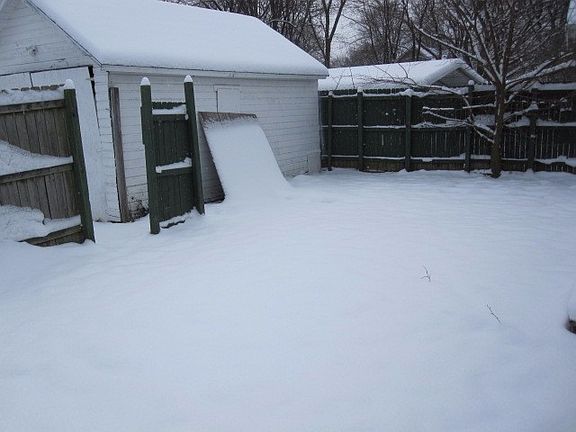 3rd image of 174 E Ave N