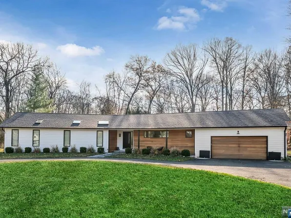 74 Partridge Hl, Upper Saddle River, NJ 07458