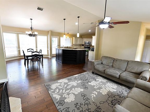 4th image of 525 Blair Meadow Dr