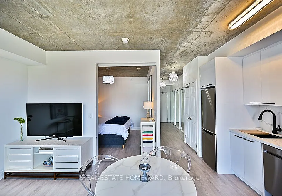 32 Camden St #706