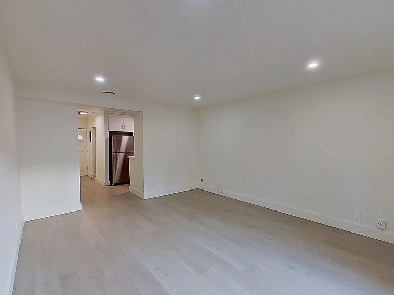 437-443 W Valencia Dr — Photo 47