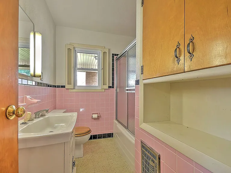 208 Hogan Ave — Photo 20