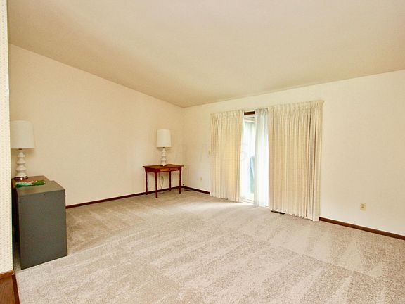 5th image of 935 Loire Valley Dr