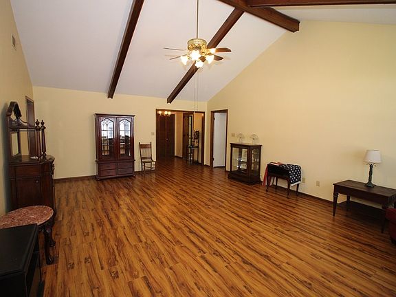 3rd image of 42 Clairmont Cir