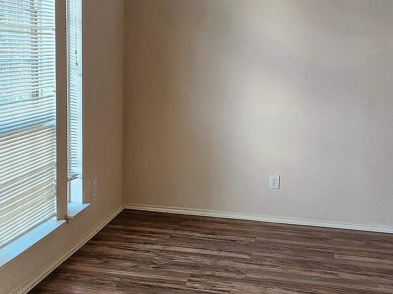 1212 Ruthella Dr — Photo 3