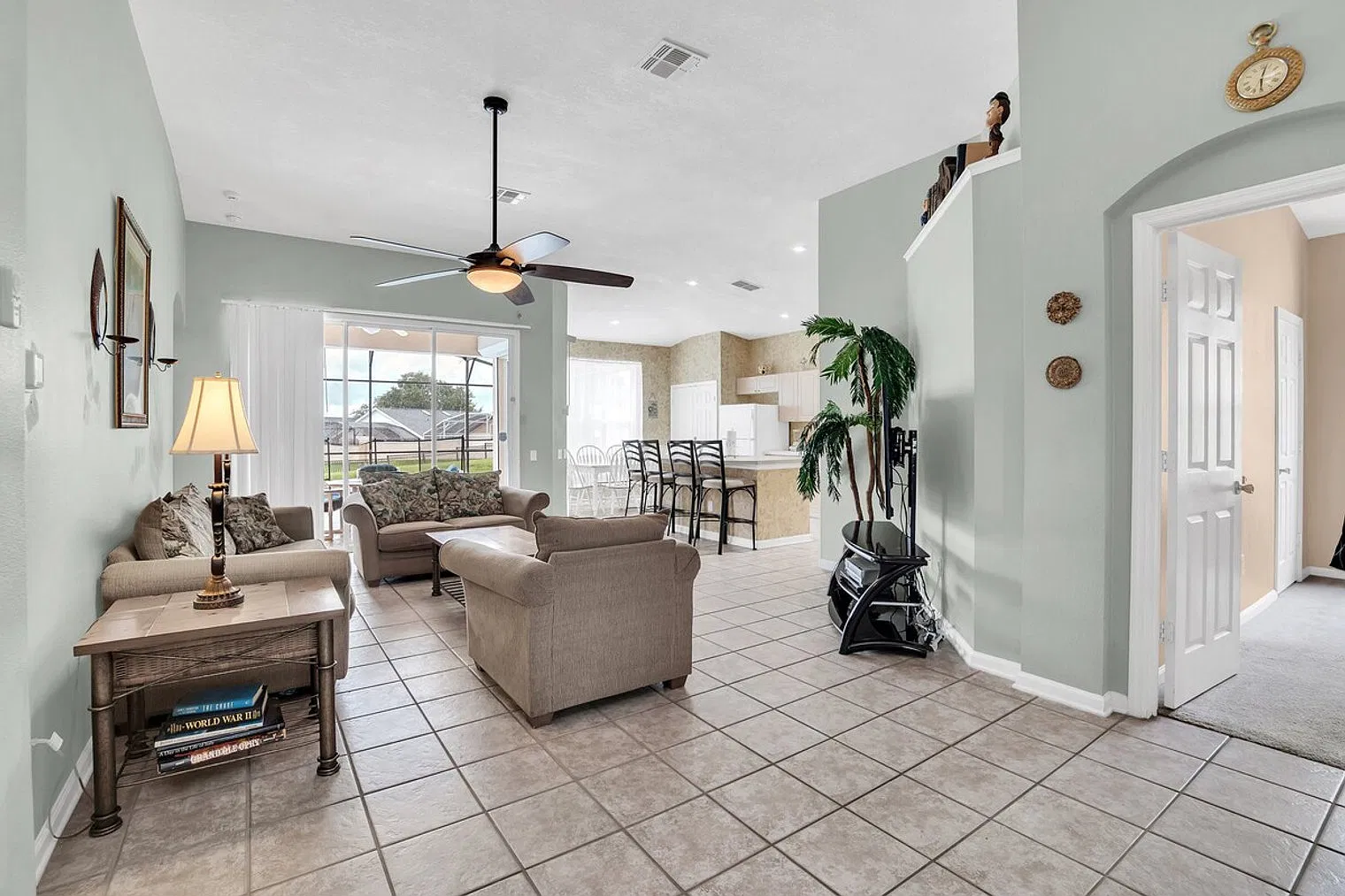 4 bed, 3.0 bath, 1840 sqft, $3,710 — Photo 4