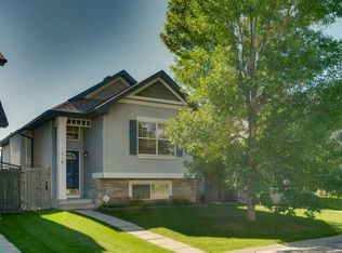 186 N Cramond Close SE, Calgary, AB T3M 1C2