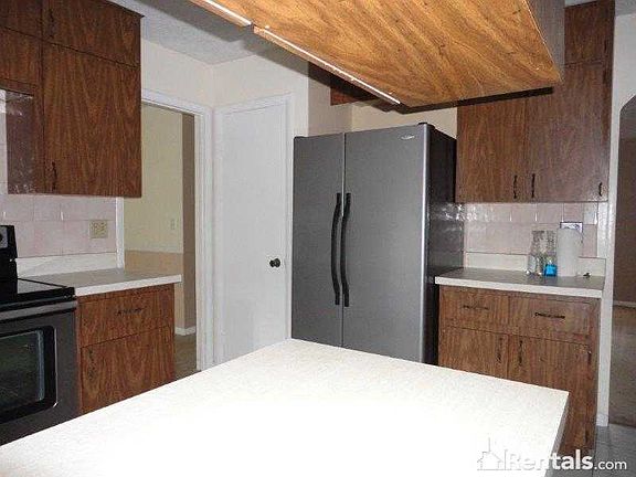 4th image of 1030 Foxwood Dr