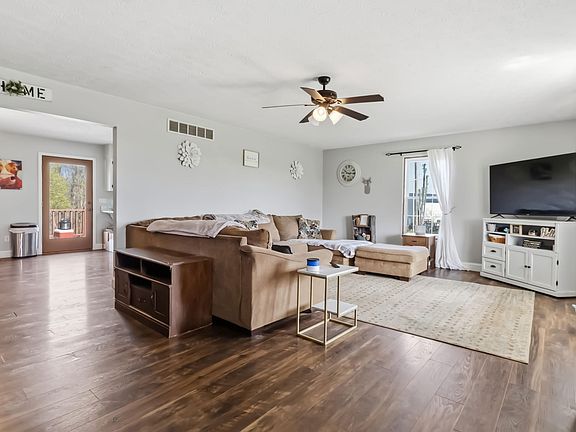 4th image of 1426 Tick Ridge Rd