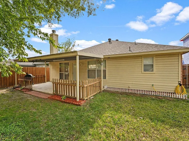 4702 Grovetree Ln — Photo 15