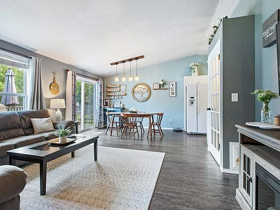 Open Concept Living/ Dining