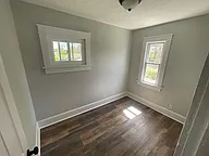 Newly remodeled 3 bedroom, 1 bathroom apartment close to the hospital and I-71 highway. Part of a duplex. — photo 9