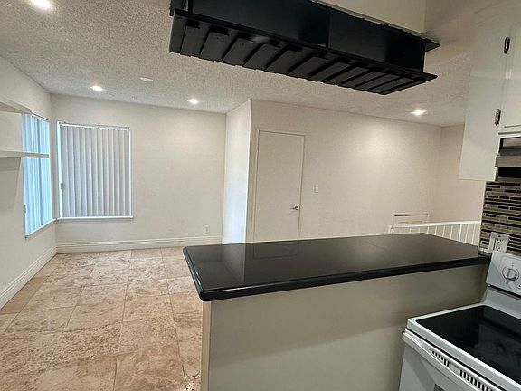 3rd image of 1728 Montana Ave #6