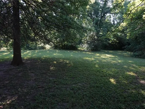 2227 S Overton Ave, Independence, MO 64052