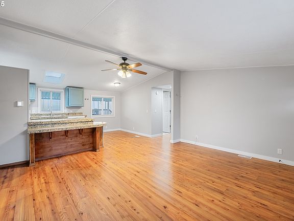 5th image of 428 SW Boston Way Space 73