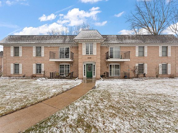3rd image of 2629 Georgetowne Dr Unit B-2
