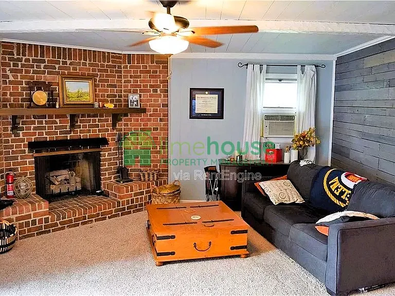 1439 Simpson Ct — Photo 3