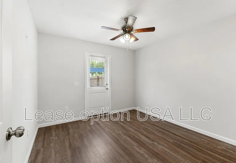 34 Pine St #B — Photo 13