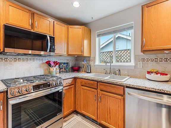 3rd image of 2444 SW 33rd St