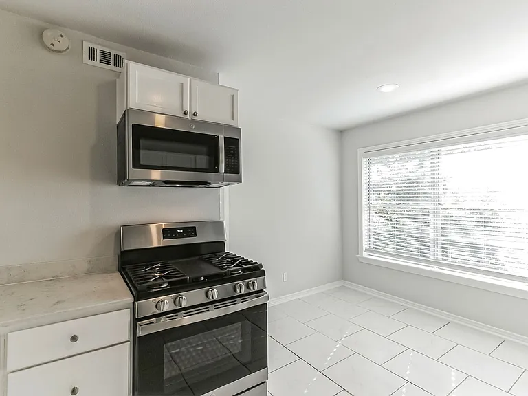 6202 Gaston Ave — Photo 12