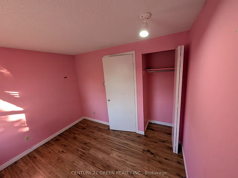61 Ashley Cres — Photo 33
